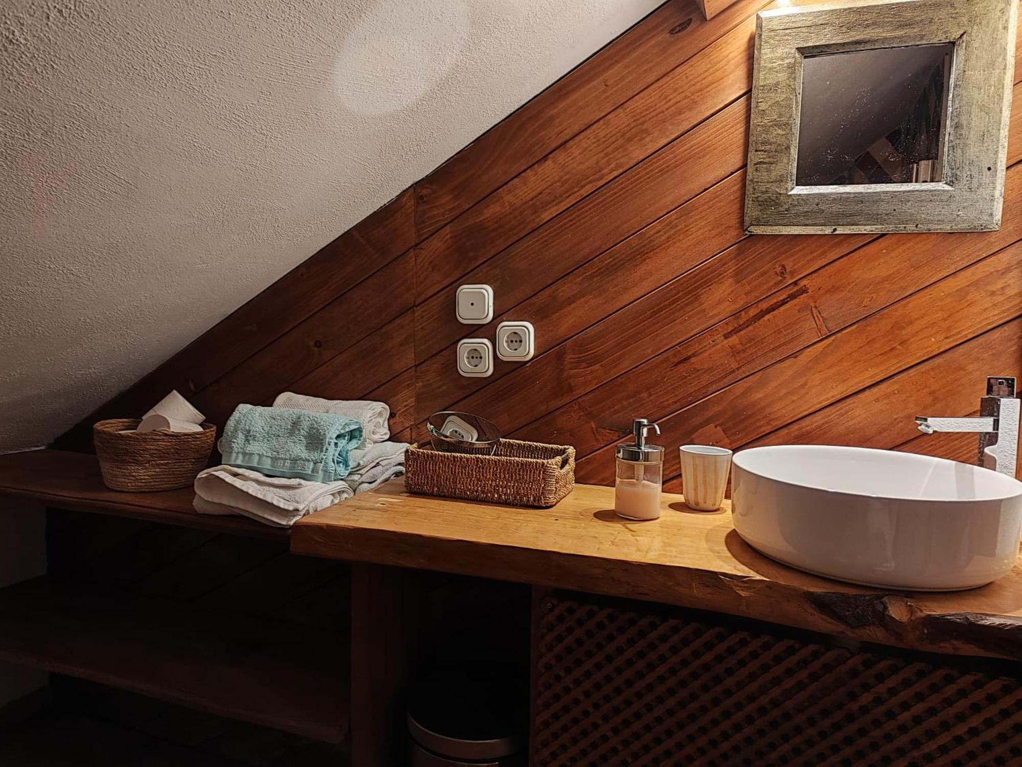 グエハル・シエラ Refugio Del Aguila "Casa Diaman"ゲストハウス エクステリア 写真